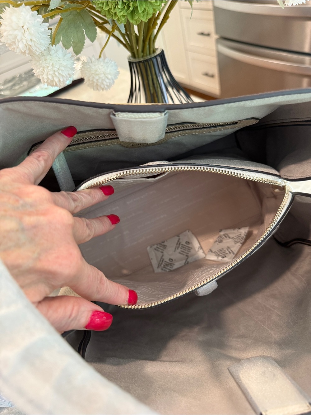 Kate Spade New York Knott Large Shoulder Bag - Picture 10 of 14